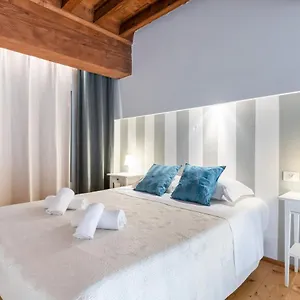 lovely-studio-in-the-heart-of-the-historic-center.it-tuscanyhotel.com/