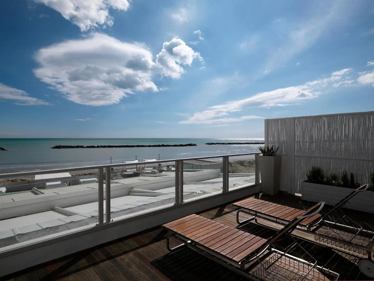 Vistamare Suite Lido Di Savio 4*,
