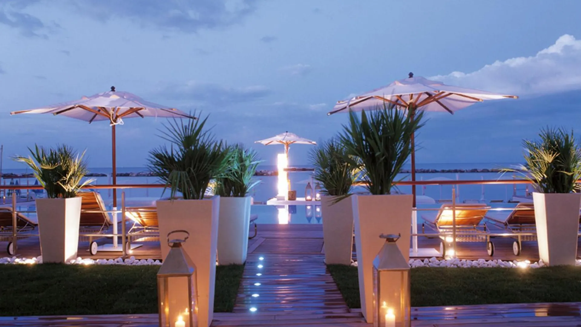Vistamare Suite Lido Di Savio 4*,