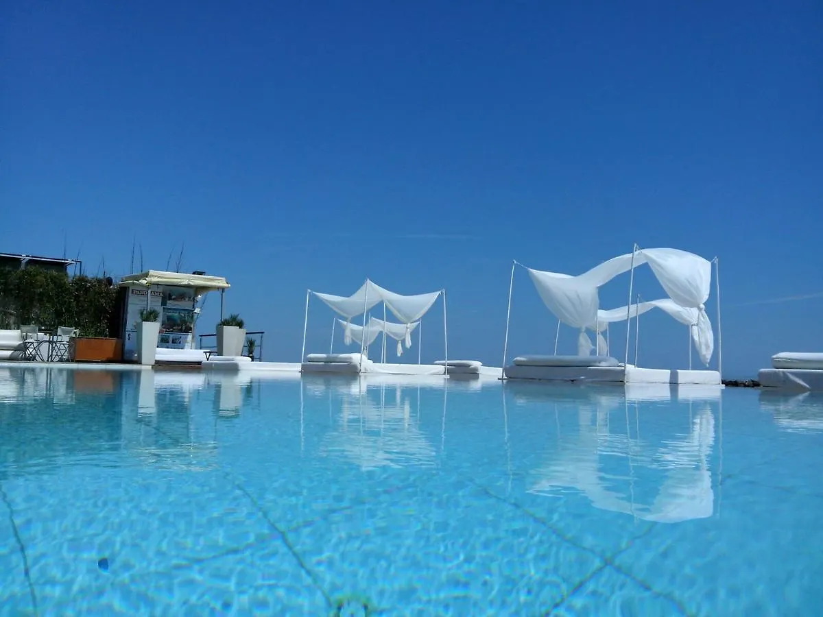 Vistamare Suite Lido Di Savio 4*,
